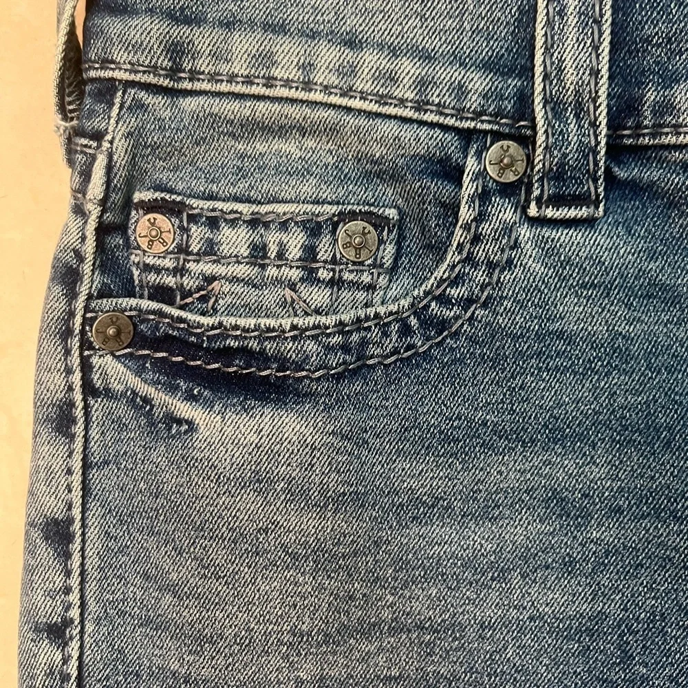 Sz 28 men’s true religion blue denim jean shorts